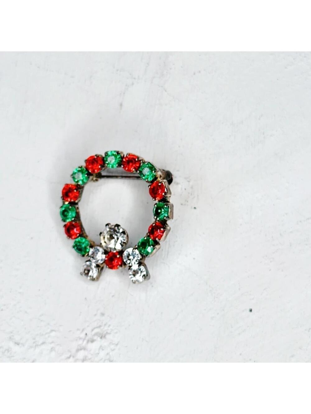 421u. Christmas Bling Brooch Wreath
